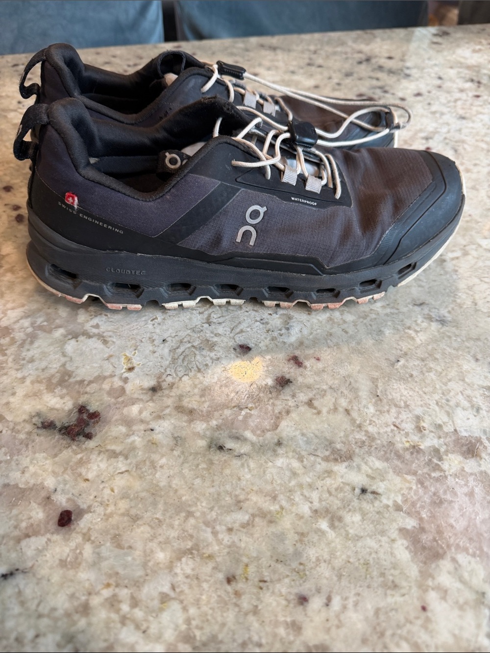 ON Cloudhero Waterproof sneakers Y5.5